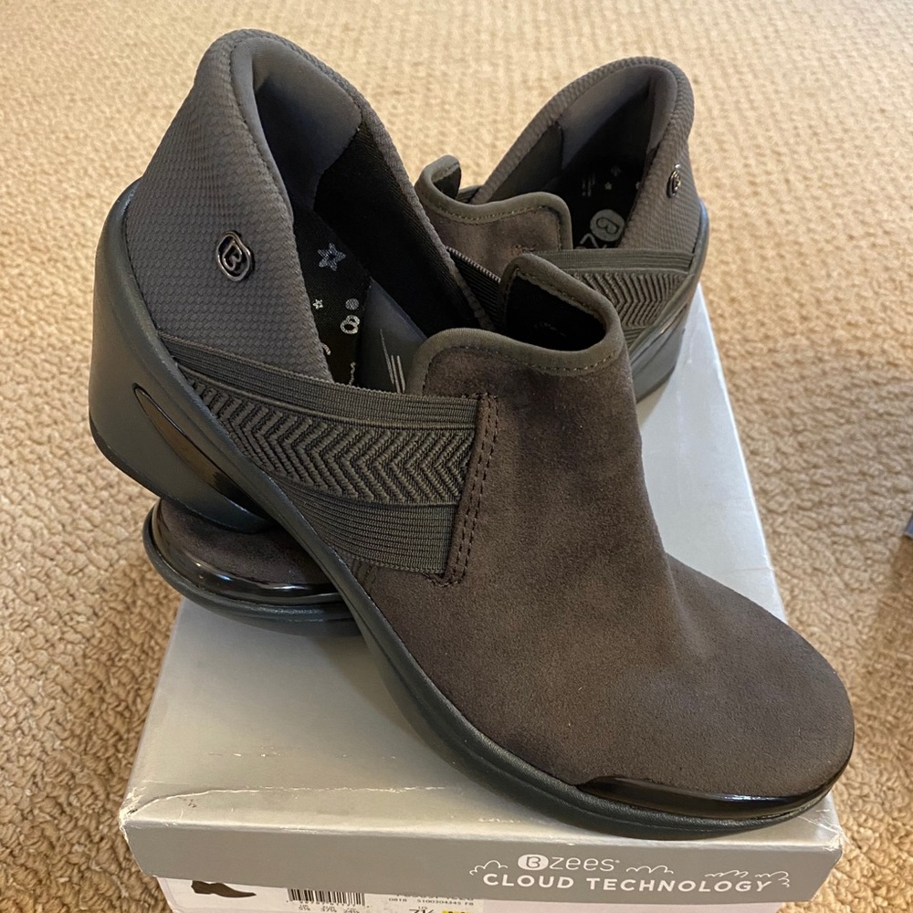 B-Zees Enhance Women’s Shoes - Gray - size 7.5